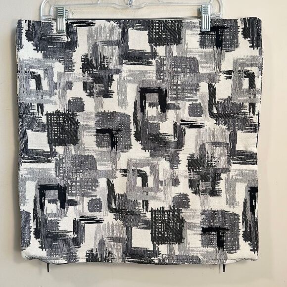 Custom Pillow Covers Decor (2) 18”x18” - Picture 1 of 4